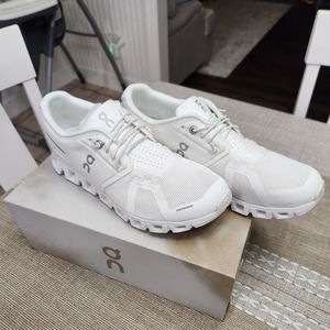 On Cloud Cloud 5 Running Shoes